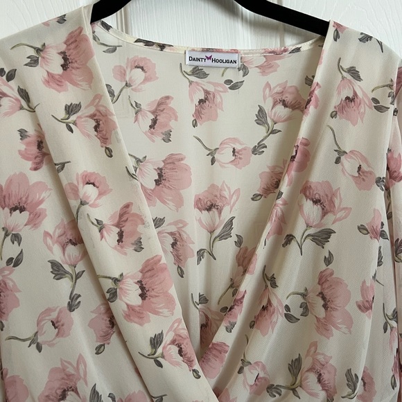 Neutral colored Floral Romper - Picture 13 of 16